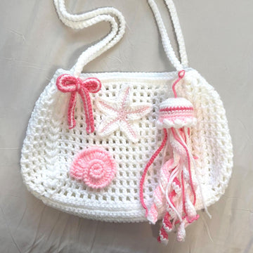 Beautiful Crochet Bag with an outstanding finishing