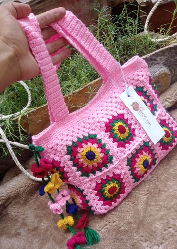 Pink Bag with an Outstanding color combination and Designing