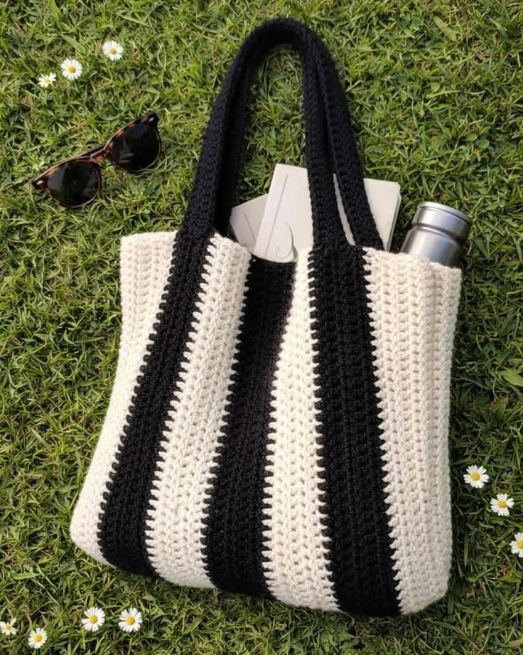 Crochet white and black bag