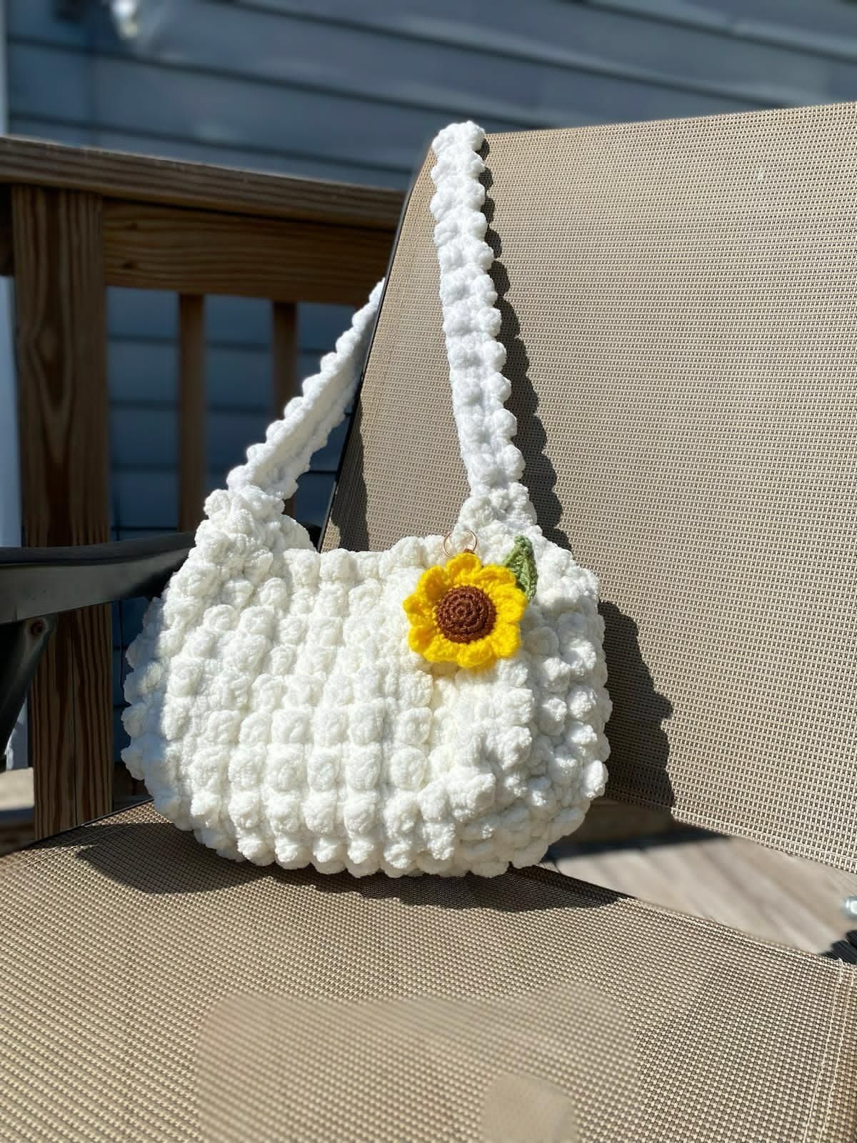 Crochet white bag with a sun flower