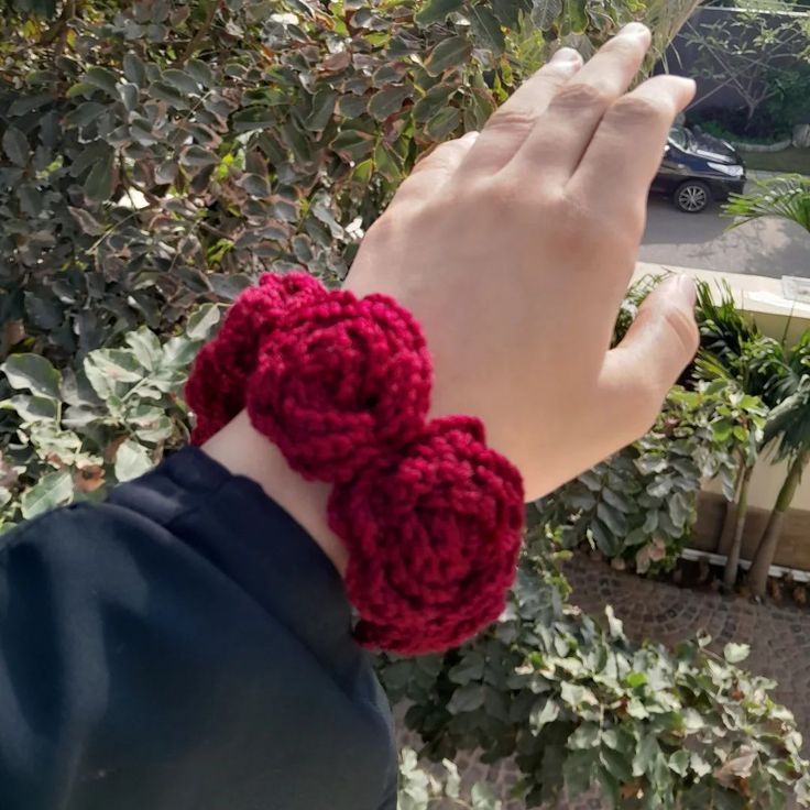 Pair of red flowers Gajre