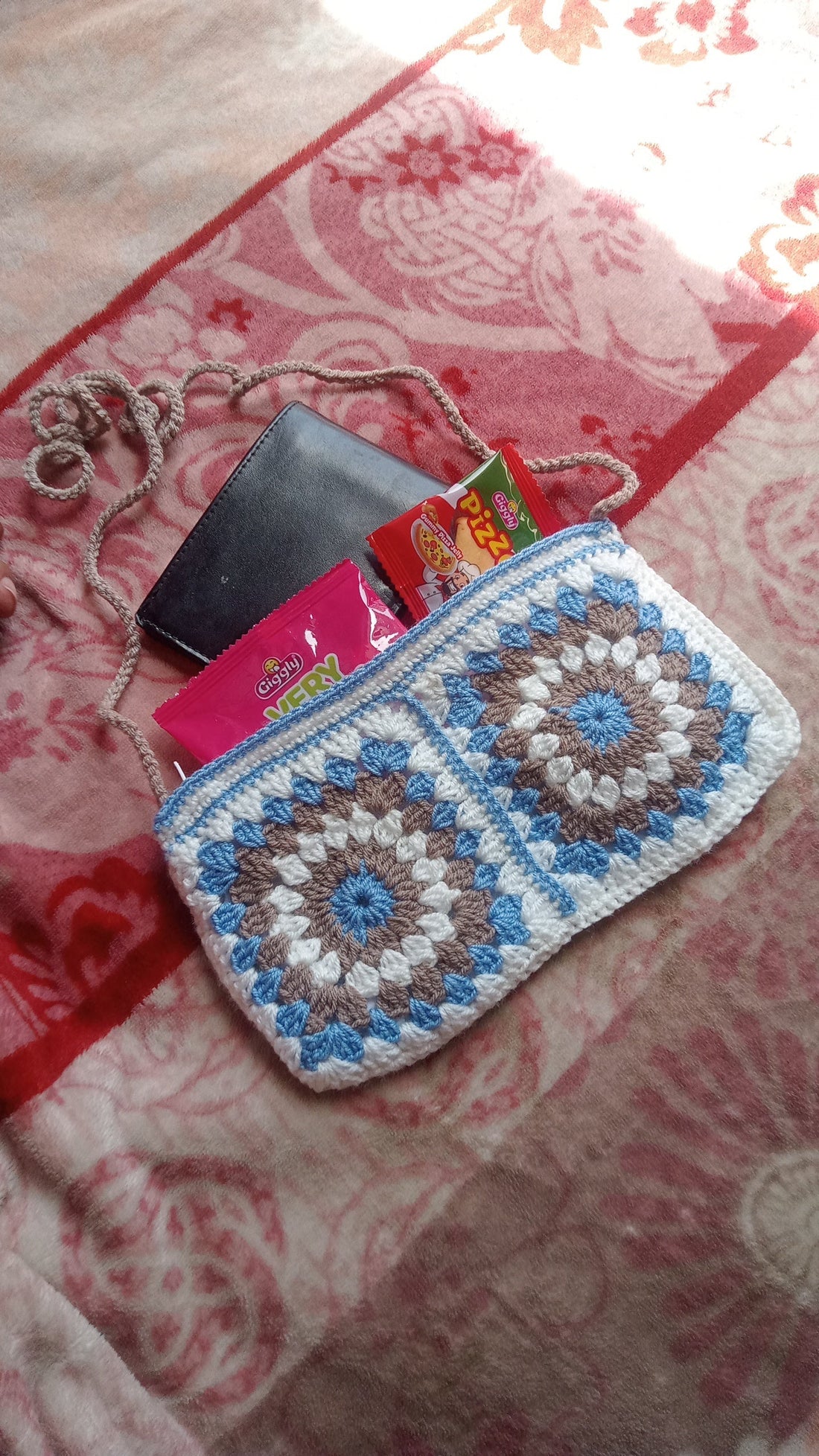 Blue and white shoulder pouch for ladies