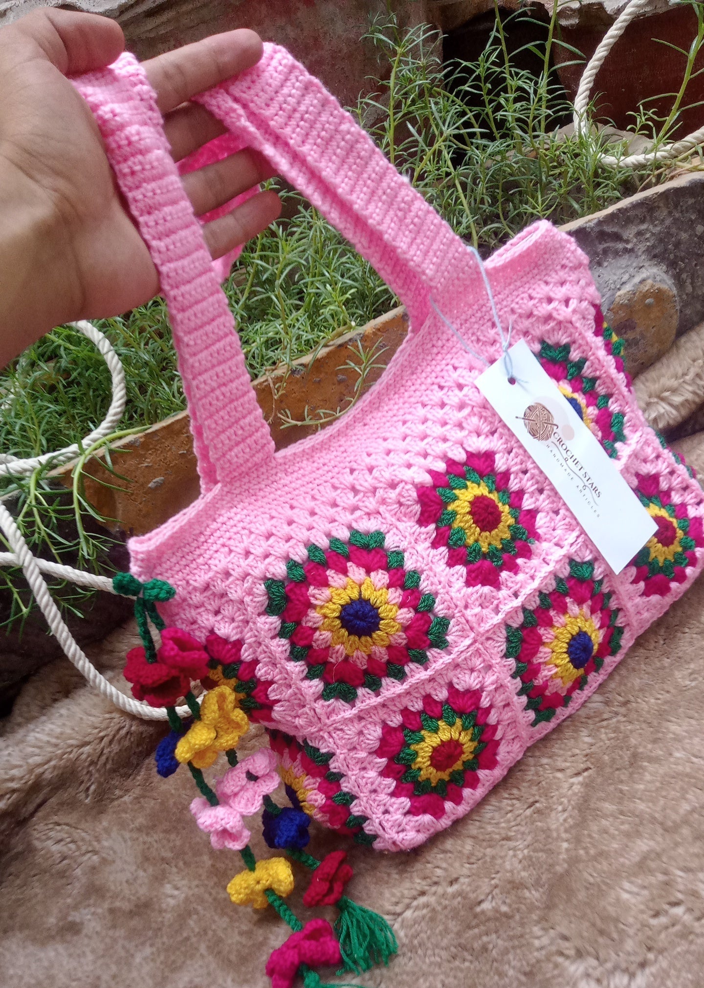 Pink Bag with an Outstanding color combination and Designing