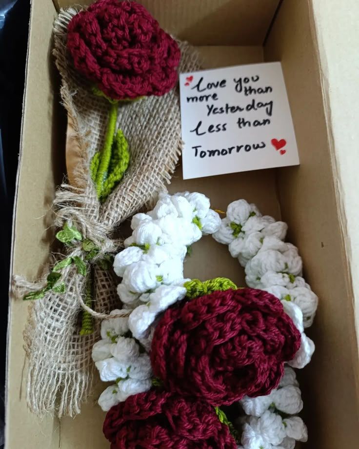 🌸 Crochet Gajra Set (Pair + Mini Bouquet)
