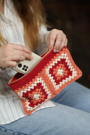 Crochet hand purse small