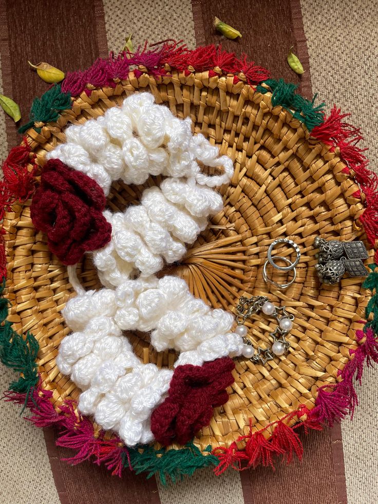 Crochet gajree in mahroon and white